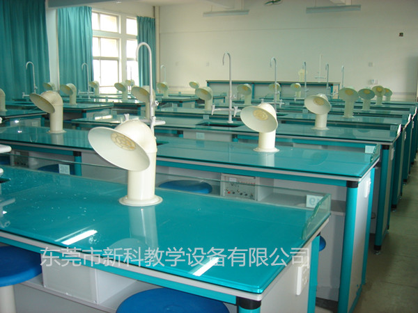 學(xué)校化學(xué)實(shí)驗(yàn)室