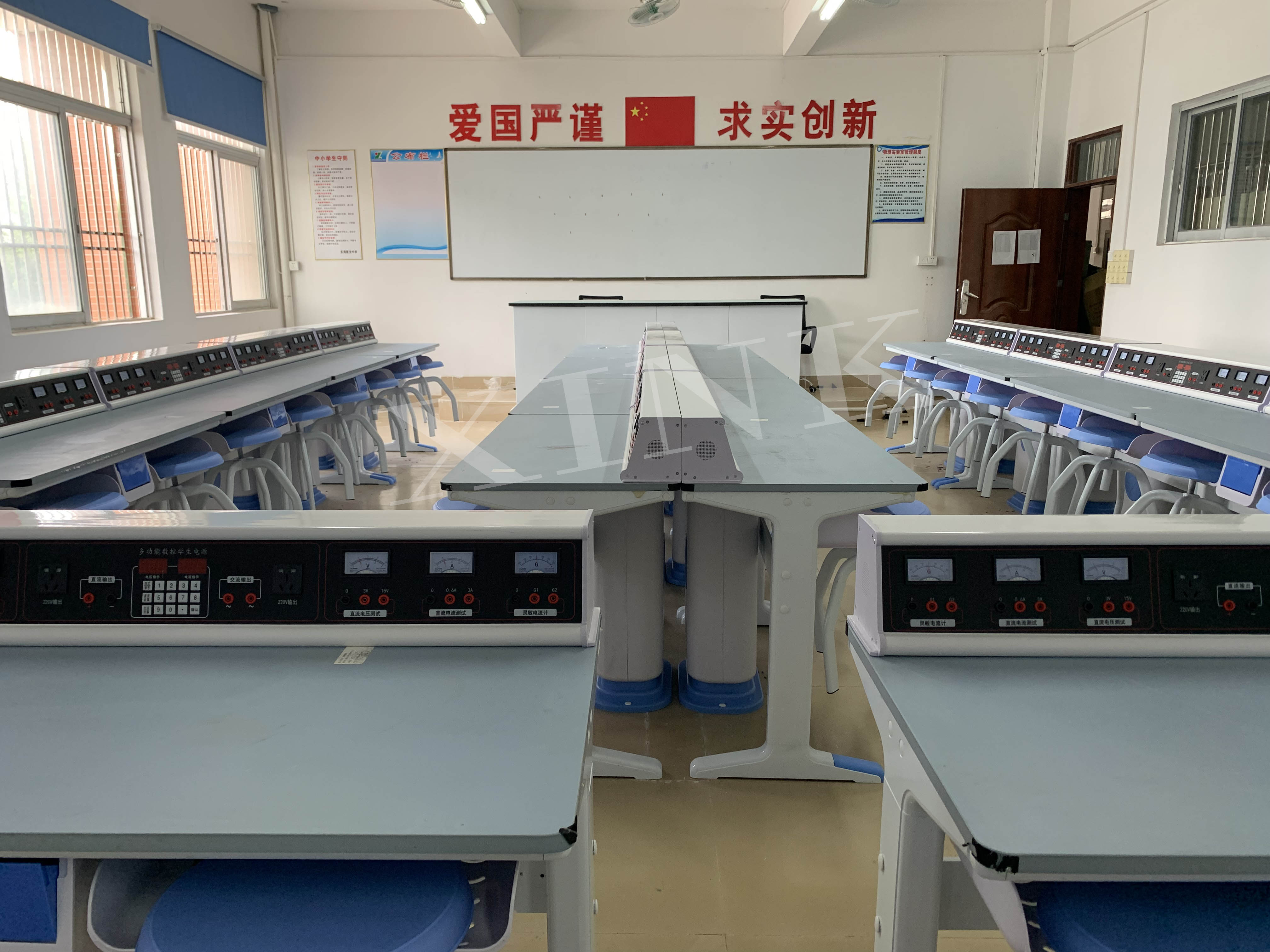 <a href='http://m.ombuyer.com/' target='1' style='font-size:14px; font-weight:bold; color:#0080ff;'>物理實(shí)驗(yàn)室</a>