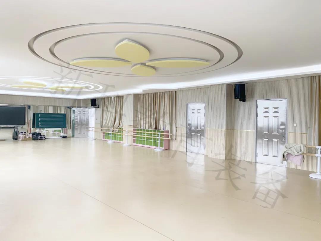 <a href='http://m.ombuyer.com/chanpin/59-1.html' target='1' style='font-size:18px; font-weight:bold; color:#000000;'>舞蹈室</a>