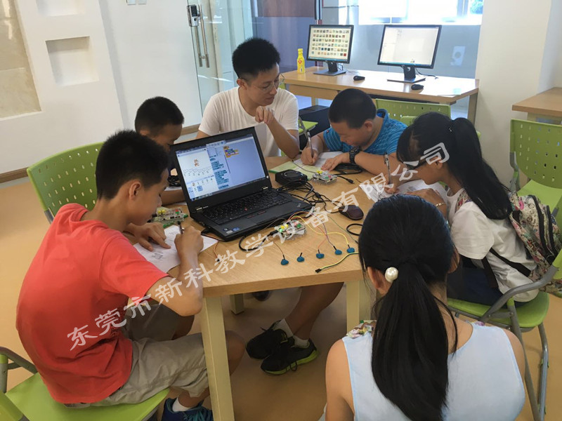 <a href='http://m.ombuyer.com' target='1' style='font-size:14px; font-weight:bold; color:#0080ff;'>創(chuàng)客實(shí)驗(yàn)室</a>