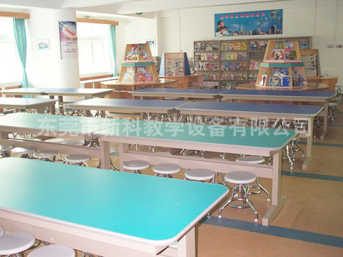 <a href='http://m.ombuyer.com/chanpin/110-1.html' target='1' style='font-size:18px; font-weight:bold; color:#000000;'>圖書閱覽室</a>7