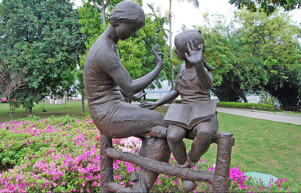 師生情<a href='http://m.ombuyer.com/products/100-1.html' target='1' style='font-size:18px; font-weight:bold; color:#000000;'>校園雕塑</a>