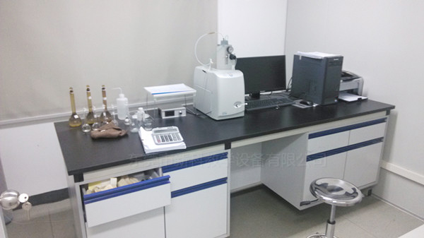 <a href='http://m.ombuyer.com/products/64-1.html' target='1' style='font-size:18px; font-weight:bold; color:#000000;'>實(shí)驗(yàn)室邊臺(tái)</a>案例