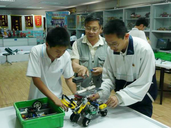 <a href='http://m.ombuyer.com/chanpin/60-1.html' target='1' style='font-size:18px; font-weight:bold; color:#000000;'>機(jī)器人功能室</a>