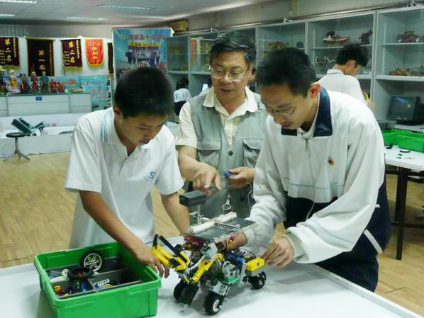 <a href='http://m.ombuyer.com/chanpin/60-1.html' target='1' style='font-size:18px; font-weight:bold; color:#000000;'>機(jī)器人功能室</a>5